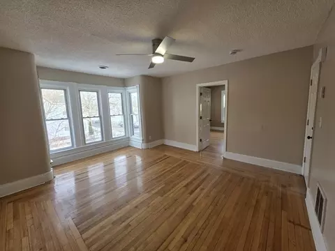Living - 184 King St, Springfield, MA 01109 photo 6 of 9