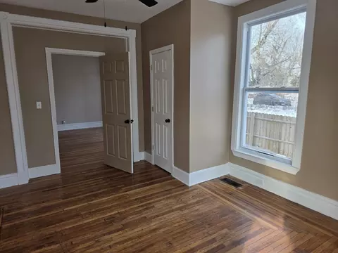 Living - 184 King St, Springfield, MA 01109 photo 3 of 9