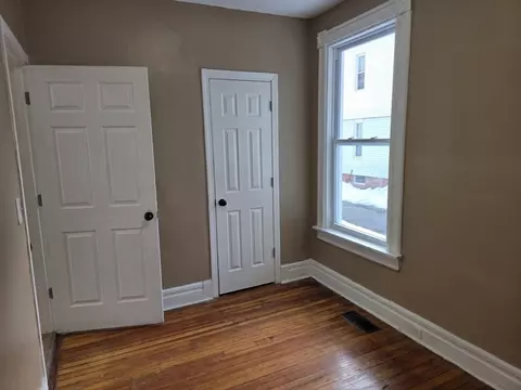 Bedroom - 184 King St, Springfield, MA 01109 photo 2 of 8