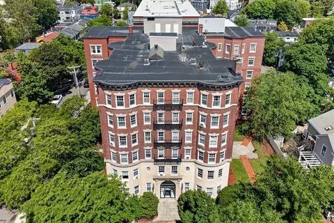 55 Magazine St #18, Cambridge, MA 02139