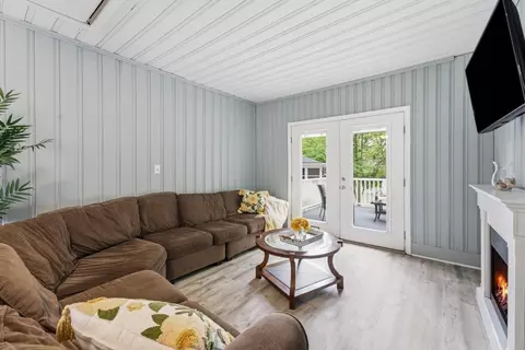 Living - 28 Intervale Rd, Springfield, MA 01118 photo 3 of 3
