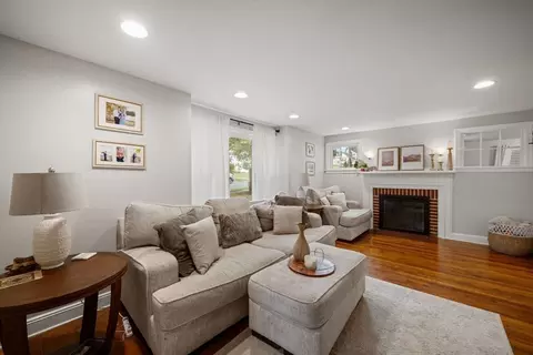 212 Emerson St, Springfield, MA 01118 photo 7