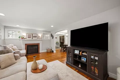 212 Emerson St, Springfield, MA 01118 photo 6
