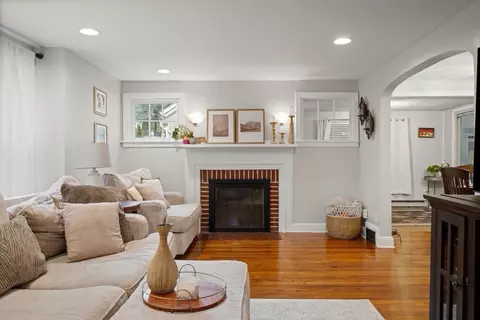 212 Emerson St, Springfield, MA 01118 photo 4
