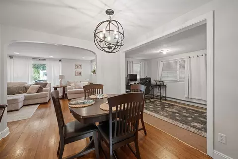 212 Emerson St, Springfield, MA 01118 photo 9
