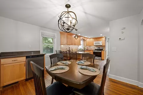 212 Emerson St, Springfield, MA 01118 photo 10
