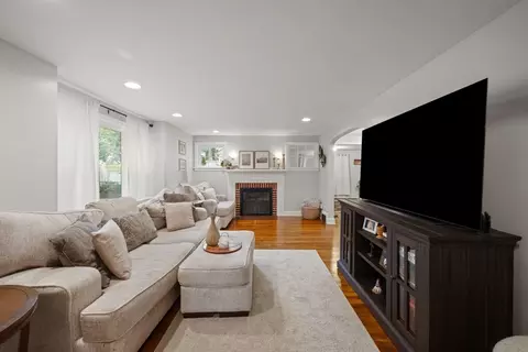212 Emerson St, Springfield, MA 01118 photo 8