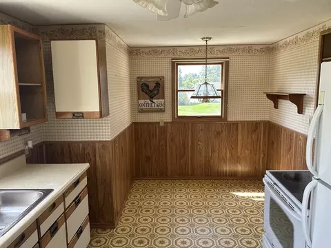 42 Clairmont Ave, Chicopee, MA 01013 photo 8