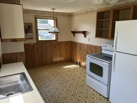 42 Clairmont Ave, Chicopee, MA 01013 photo 9