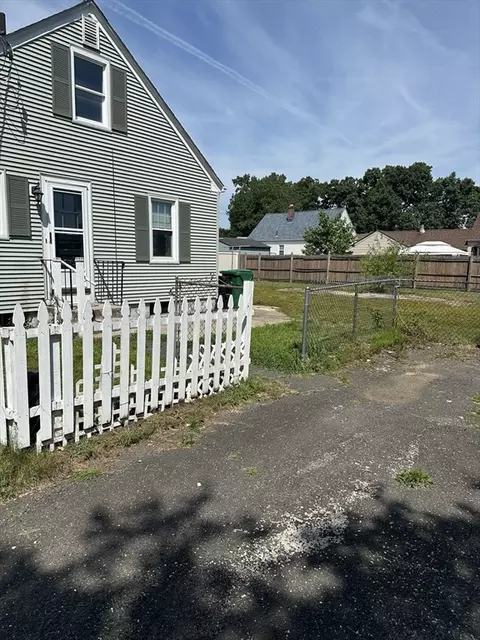 42 Clairmont Ave, Chicopee, MA 01013 photo 2