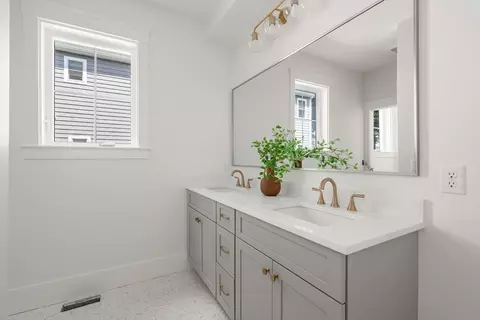 Bath - 37 Foley Beach Rd, Hingham, MA 02043 photo 3 of 5