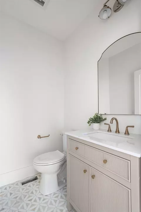 Bath - 37 Foley Beach Rd, Hingham, MA 02043 photo 4 of 5