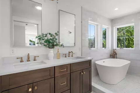 Bath - 37 Foley Beach Rd, Hingham, MA 02043 photo 1 of 5