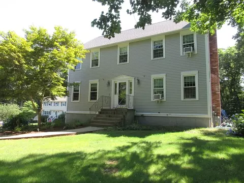5 Strawberry Ln, Billerica, MA 01821