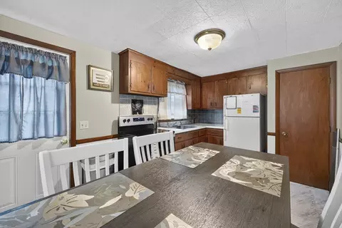 Dining - 46-48 Fenwick St, Springfield, MA 01109 photo 1 of 2