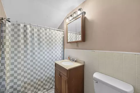 Bath - 46-48 Fenwick St, Springfield, MA 01109 photo 1 of 1