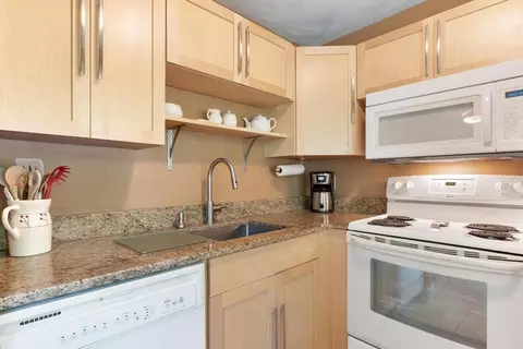 Kitchen - 16 Appleton Park #E4, Ipswich, MA 01938 photo 3 of 4
