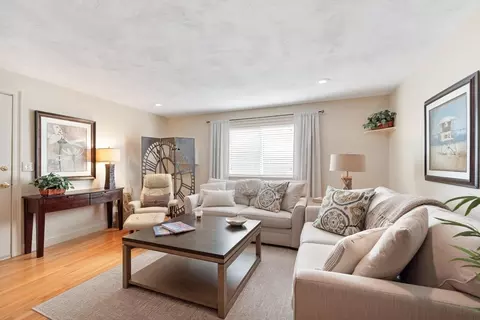 Living - 16 Appleton Park #E4, Ipswich, MA 01938 photo 2 of 3