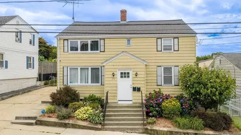 541 Woodman St, Fall River, MA 02724 photo 3