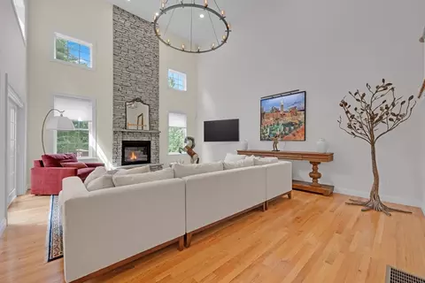 Living - 16 Golf Ridge Dr #16, Sutton, MA 01590 photo 2 of 2