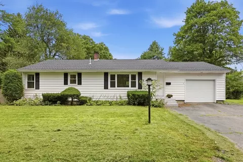 17 Everett St Ext, Fitchburg, MA 01420