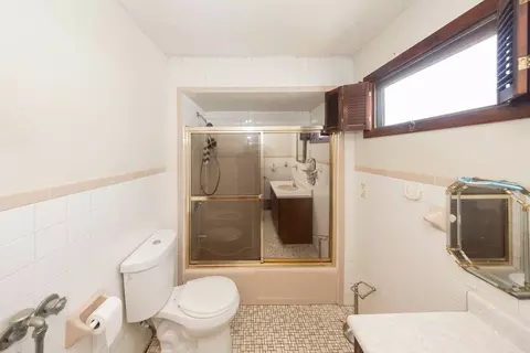Bath - 65 Beattie St, Fall River, MA 02723 photo 1 of 2