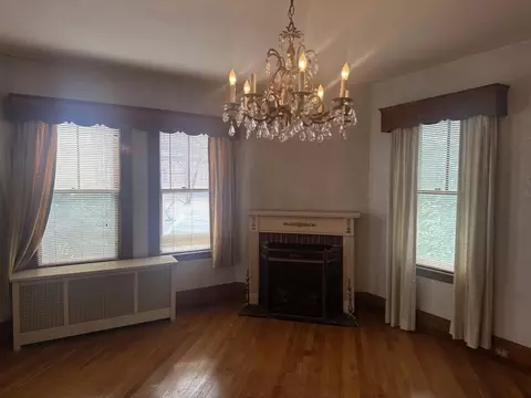 Living - 136 Main St, Everett, MA 02149 photo 3 of 4