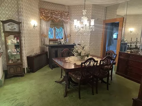 Dining - 136 Main St, Everett, MA 02149 photo 2 of 4