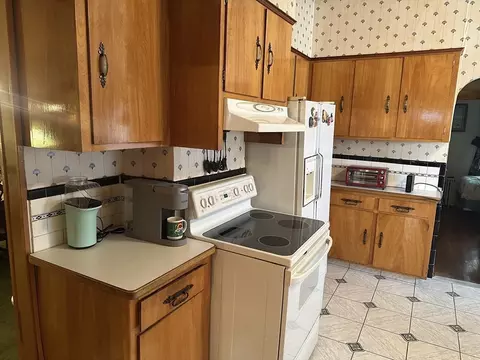 Kitchen - 136 Main St, Everett, MA 02149 photo 2 of 5