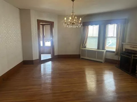 Living - 136 Main St, Everett, MA 02149 photo 2 of 4