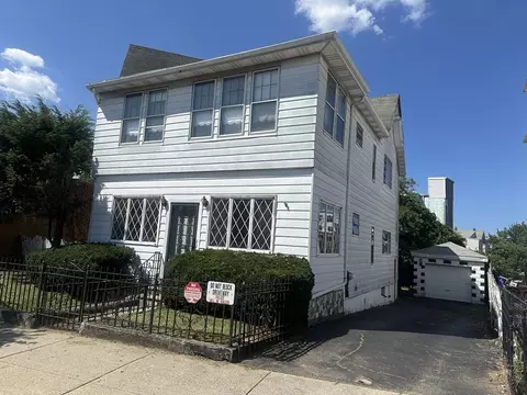 Exterior - 136 Main St, Everett, MA 02149 photo 2 of 15
