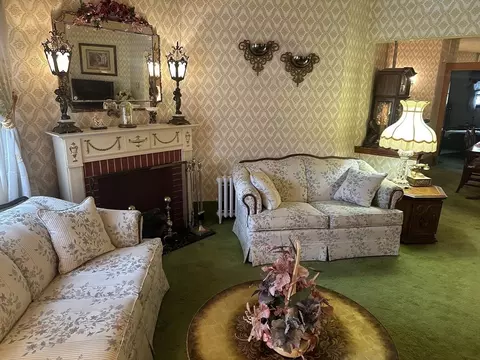 Living - 136 Main St, Everett, MA 02149 photo 1 of 4