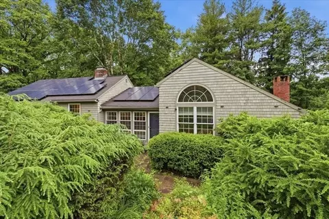 8 Wheelock Rd, Wayland, MA 01778