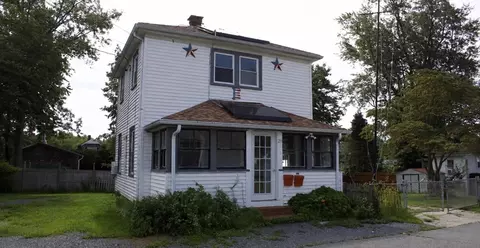 28 Crane St, Swansea, MA 02777