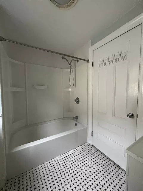 Bath - 137 Appleton St, Springfield, MA 01108 photo 2 of 3