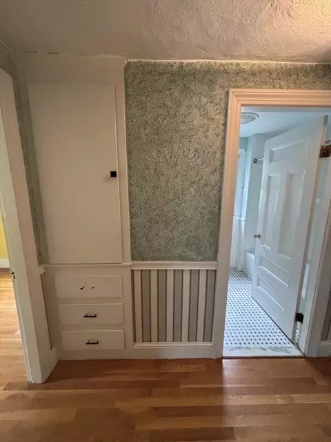 Entry Way - 137 Appleton St, Springfield, MA 01108 photo 2 of 2