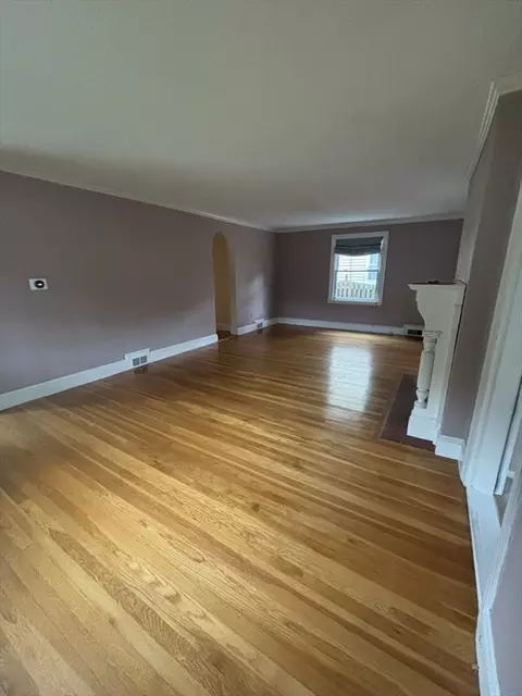 Living - 137 Appleton St, Springfield, MA 01108 photo 2 of 3