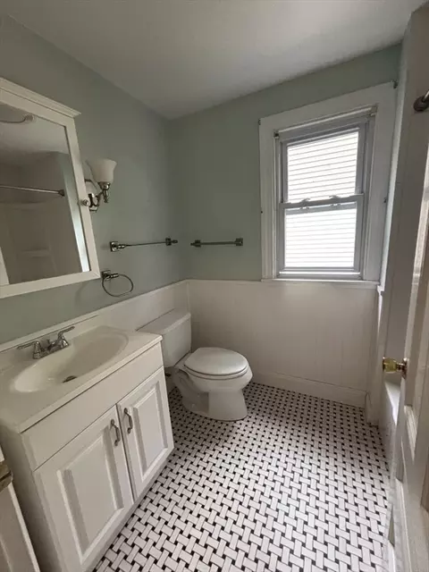 Bath - 137 Appleton St, Springfield, MA 01108 photo 3 of 3