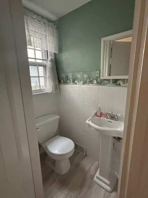 Bath - 137 Appleton St, Springfield, MA 01108 photo 1 of 3