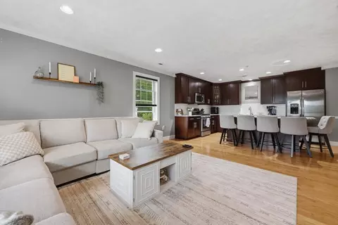 15 Church St #204, Wilmington, MA 01887