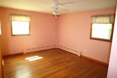 Bedroom - 25 Peer St, Springfield, MA 01109 photo 1 of 5