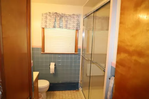 Bath - 25 Peer St, Springfield, MA 01109 photo 1 of 3