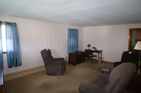 Living - 25 Peer St, Springfield, MA 01109 photo 2 of 2