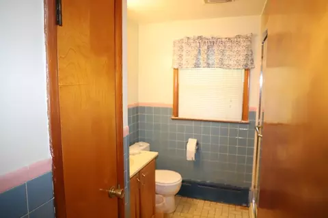 Bath - 25 Peer St, Springfield, MA 01109 photo 2 of 3