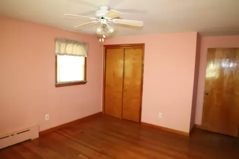 Bedroom - 25 Peer St, Springfield, MA 01109 photo 2 of 5