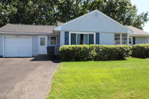 Exterior - 25 Peer St, Springfield, MA 01109 photo 2 of 9
