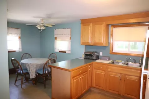 Kitchen - 25 Peer St, Springfield, MA 01109 photo 2 of 2