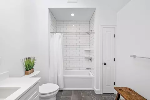 Bath - 4 Talbot Ln #4, Reading, MA 01867 photo 4 of 5