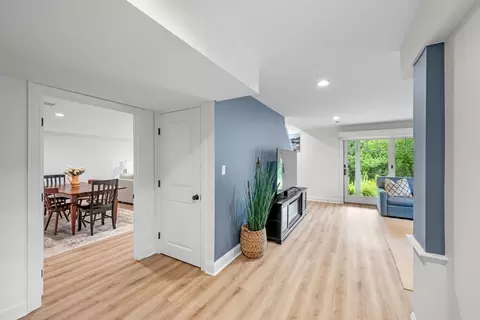 Entry Way - 4 Talbot Ln #4, Reading, MA 01867 photo 6 of 6