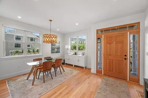Entry Way - 4 Talbot Ln, Reading, MA 01867 photo 1 of 6
